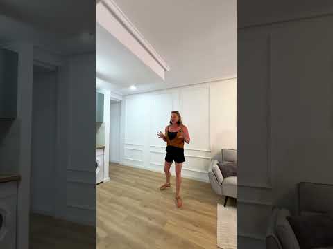 Touring a Cozy Beach Home Near the Sea!